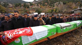 12 Can Toprağa Verildi, Bu Sözler Herkesi Ağlattı: Bu mu Benim Çocuğum