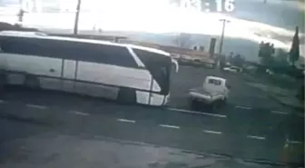 İşçi Servisleri Çarpıştı: 14 Yaralı