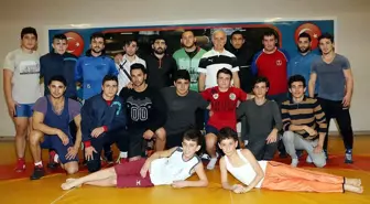 Vali Şahin Gençlerle Spor Yaptı