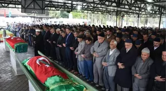 Yurttaki Yangında Ölen Çocuk ile Eğitmen Toprağa Verildi