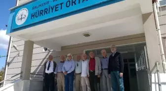 Burhaniye'de, Okul Arkadaşları 40 Yıl Sonra Bir Araya Geldi