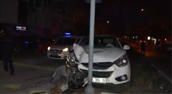 İzmir'de Trafik Kazası: 2'si Polis 5 Yaralı