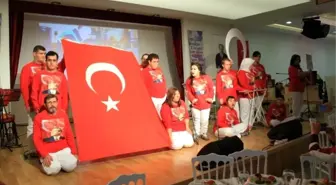 İşitme Engelli Müzisyenler Ayakta Alkışlandı