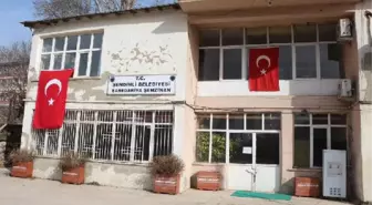 Operasyon Yapılan Şemdinli Belediyesinin Kapısına Zincir Vuruldu