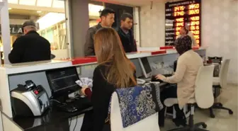 Aksaray'da Vatandaşlar Dolar Bozduruyor