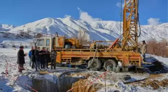 Hakkari Belediyesi Kar Altında Sondaj Çalışmalarına Başladı