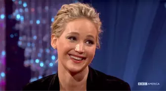 Jennifer Lawrence Kalçalarıyla Az Kalsın Set Görevlisini Öldürüyormuş