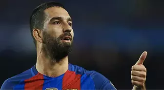 Arda Turan Gazetecilerin Yüzüne Bakmadı, Stattan Ayrıldı