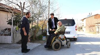 Engelli Vatandaşlara, Akülü Sandalye Hediye Etti