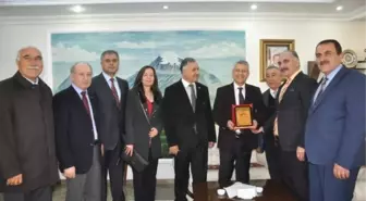 Vali Alpman'a Plaket