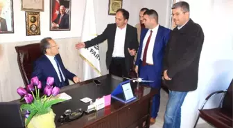 Balıkesir Büyükşehir Belediye Başkanı Uğur, AK Parti Edremit İlçe Teşkilatını Ziyaret Etti