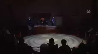 Aynaya Bak, Ne Görüyorsan Öylesin'