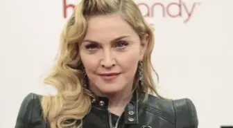 Madonna, Türk Tasarımı Yüzüğü Nasıl Taktı?