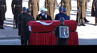 Siyaset 'İsmet Abi'sini Uğurluyor