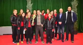 Uluslararası Radyocular Birliğinden Pursaklar Voleybol İhtisas'a Anlamlı Ödül