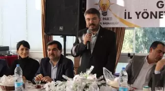 AK Parti Yönetimi Eski Yöneticilerle Bir Araya Geldi