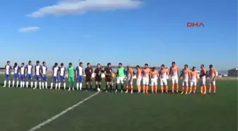 Amatör Futbolcu Maçta Gol Atıp Polislere Sarıldı