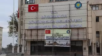 Diyarbakır Büyükşehir Belediyesi'ne Yeni Tabela Asıldı