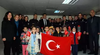 Aydınlı Miniklerden Çevik Kuvvet Polisine Taziye Ziyareti