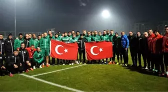 Bursaspor Antrenmanda Saygı Duruşunda Bulundu