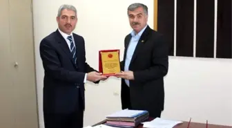 İha Muhabiri Çelik'e Plaket Verildi