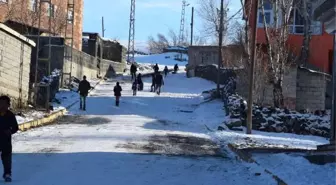 Kar Yağışı Çocuklar İçin Eğlence Oldu