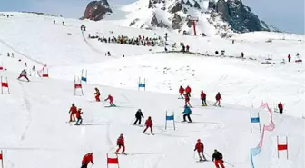 Kayak Takımları, Yıldıztepe'de Hazırlanıyor