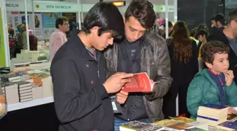Osmaniye Belediyesi 1.Kitap Fuarı Devam Ediyor