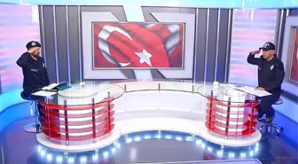 Polis Üniformasıyla Program Sundular