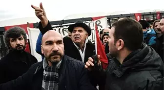 Saldırı Alanına Çelenk Bırakan Konsoloslara Tepki Gösterildi