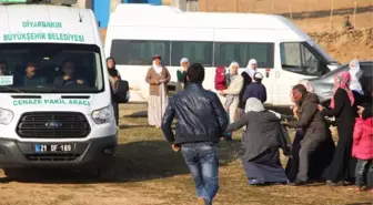 Şehit Minibüs Şoförü Diyarbakır'da Toprağa Verildi