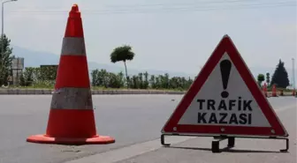 Sivas'ta Hafif Ticari Araç Tıra Çarptı: 1 Yaralı