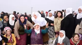 Terör Saldırısı Kurbanı Şoför, Kürtçe Ağıtlarla Toprağa Verildi