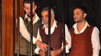 Tutuklu ve Hükümlüler 'Son Kuşlar' Oyununu Izledi