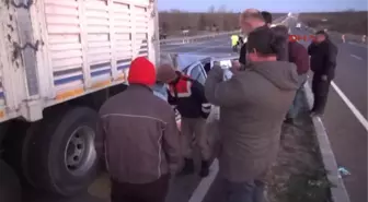 Edirne Kamyona Çarpan Otomobil Hurdaya Döndü: 1 Yaralı
