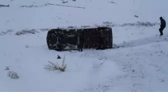 Sivas'ta Öğrenci Servisi Devrildi: 12 Yaralı