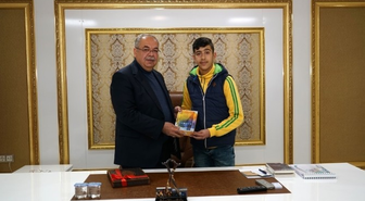 Adıyaman Belediyesinden Sosyal Medya Takipçisine Tablet