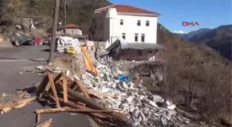 Antalya Fırtına Seraları Yıktı, Ağaçları Devirdi