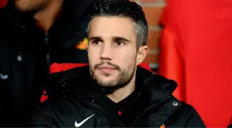 Paris Saint Germain, Robin Van Persie'yi Transfer Listesine Aldı