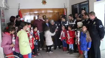 Samsatlı Öğrencileri Polislere Baş Sağlığı Dileklerinde Bulundu