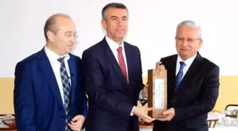 Üniversiteli Zeytinciler İlk Yağlarını Üretti