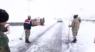 Ağrı Dağı'ndan Gelen Sürücülere Sıcak Karşılama