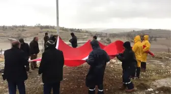 Midyat'ta Şehitler İçin Mesire Alanının Adı Değiştirildi, Dev Türk Bayrağı Asıldı