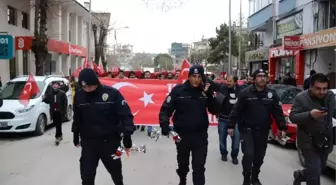 Önde Polis, Arkasında Halk Şehitler İçin Yürüdü