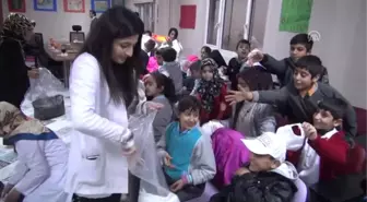 Suriyeli Çocuklara Kışlık Ayakkabı Yardımı