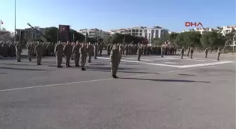 Izmir Askerlerin Gurur Günü, Terhislerinde Aileleriyle Buluştu