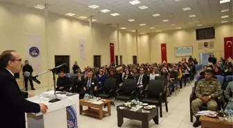 Vali Yavuz, Kız Öğrencilerle Buluştu