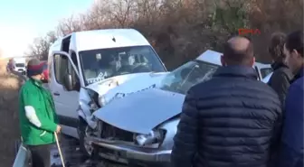 Edirne - Keşan'da Yolcu Minibüsüyle Kamyonet Çarpıştı: 8 Yaralı