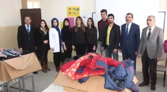 Elazığ'da Öğrencilere Kıyafet ve Kırtasiye Yardımı Yapıldı