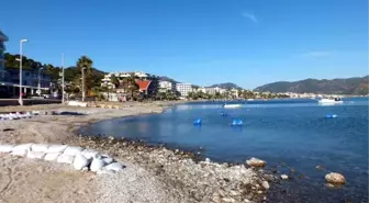 Marmaris'te Deniz 4 Metre Çekildi